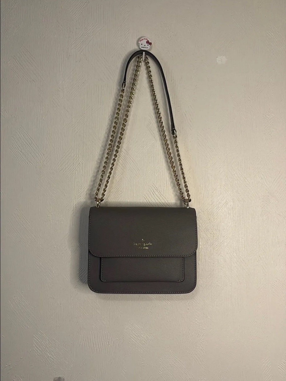 kate spade gray pebbled leather flap shoulder bag with gold chain